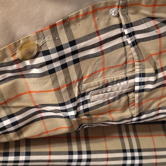 Burberry Beige Trench Coat with Plaid Lining - Picture 9 of 12